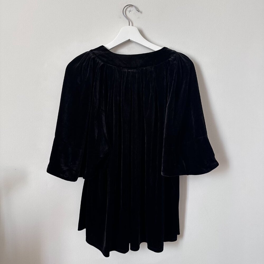 Pomander Place Finley Velvet Flutter Sleeve Top Black Size XL - Picture 6 of 8